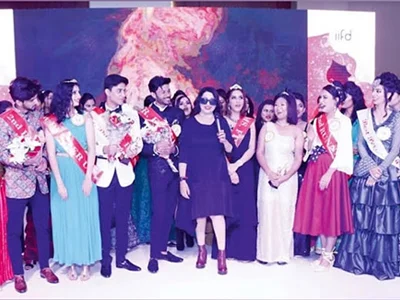 RJ Meenakshi at IIFD Fresher;s Bash Congratulating students.